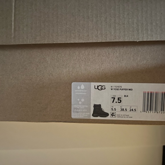 NEW Women’s UGG Genuine Shearling Lined Mid Puffer Boot Black - Picture 10 of 10